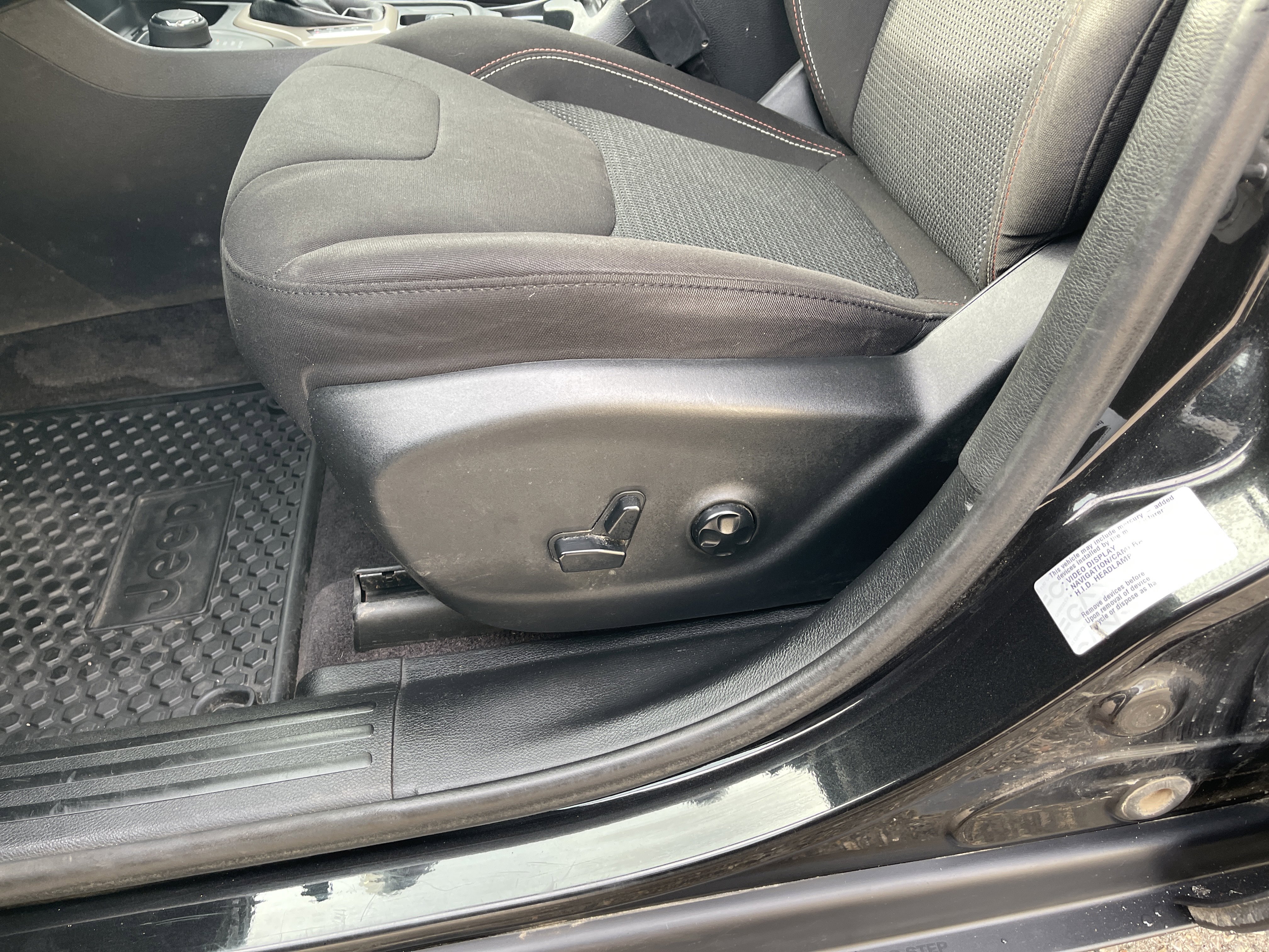 Used 2016 Jeep Cherokee 75th Anniversary image 13