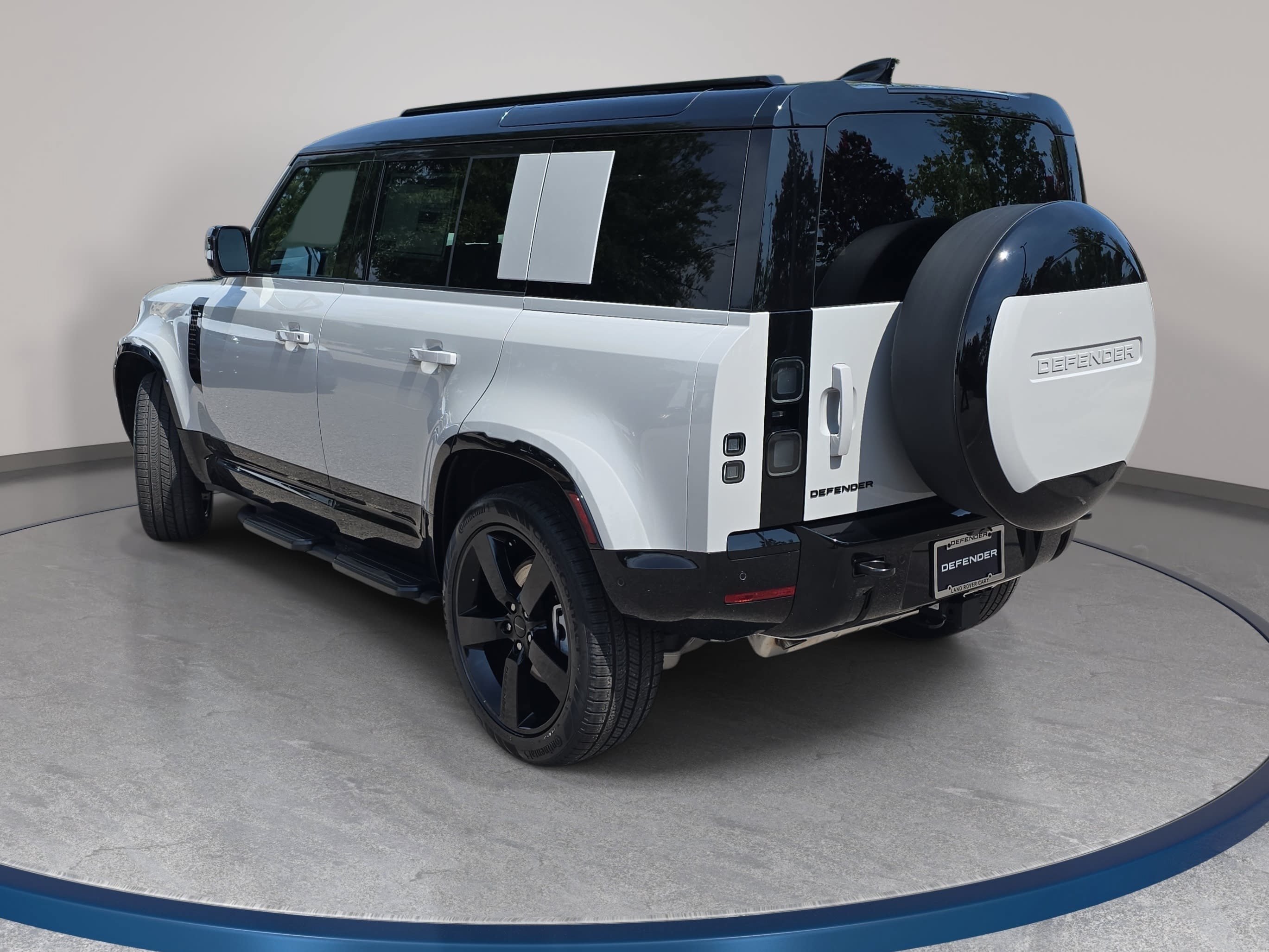 New 2026 Land Rover Defender 110 X-Dynamic SE AWD/4WD image 7