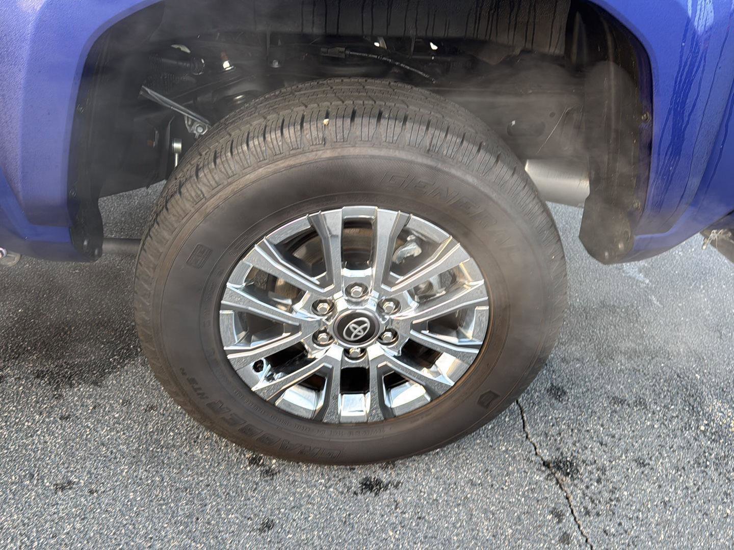 Used 2024 Toyota Tacoma Limited image 33