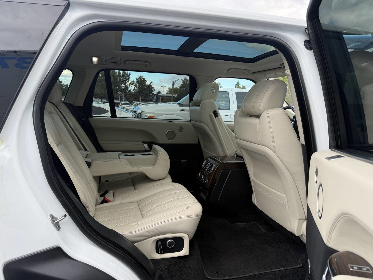 Used 2017 Land Rover Range Rover Long Wheelbase Supercharged image 22