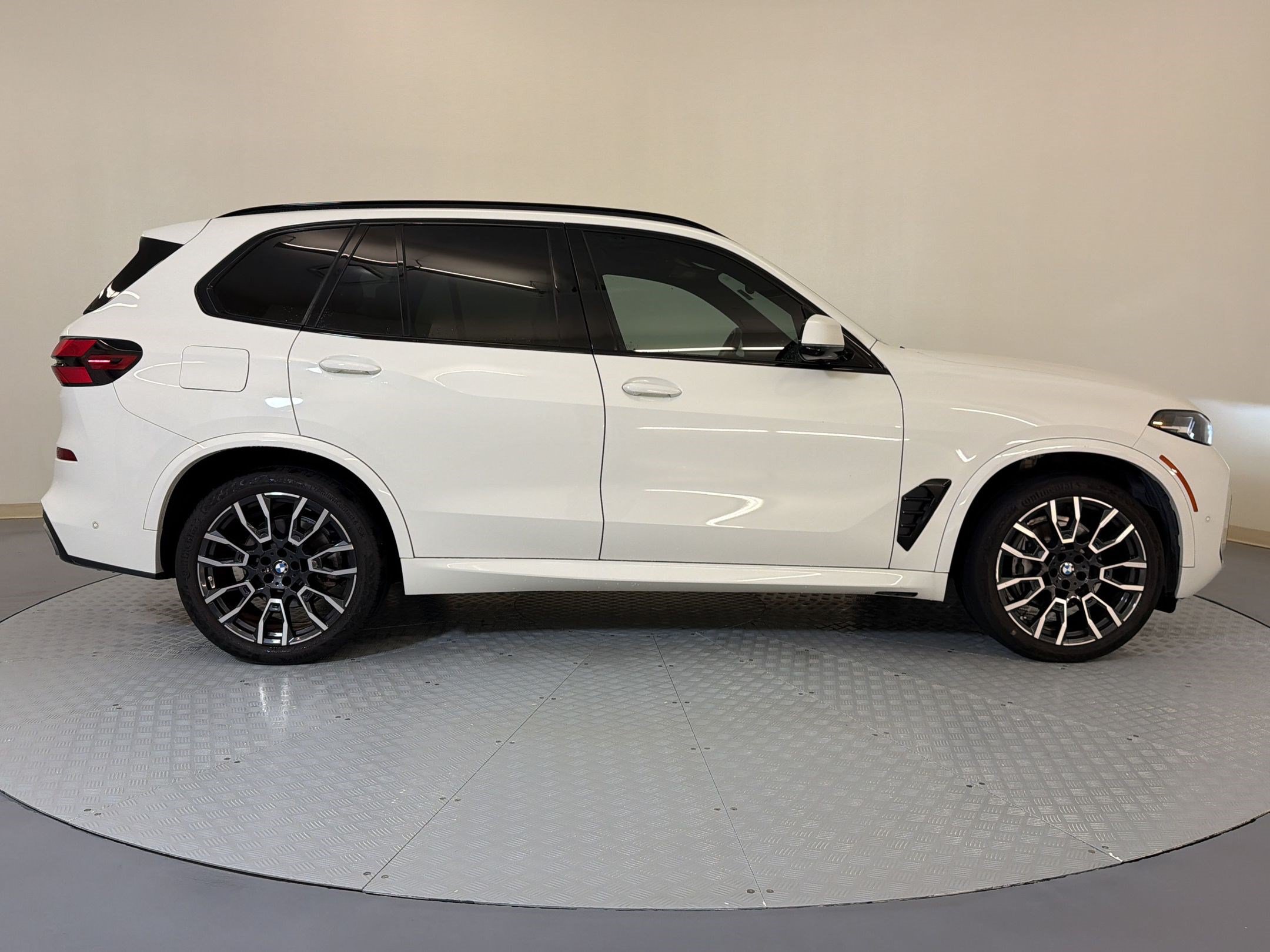 Used 2024 BMW X5 sDrive40i w/ M Sport Package RWD image 8
