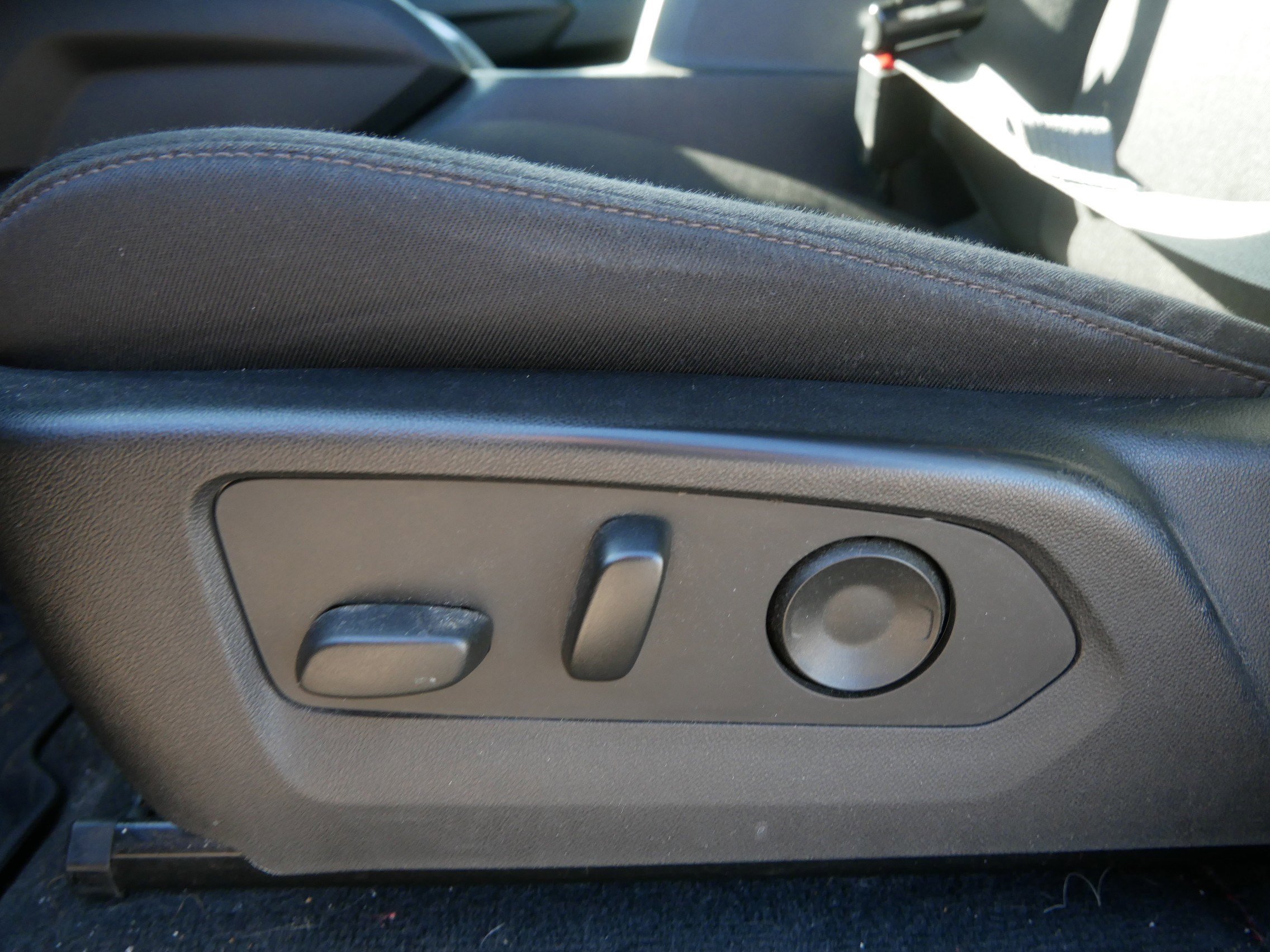 Used 2023 Chevrolet Colorado Trail Boss w/ Technology Package AWD/4WD image 24