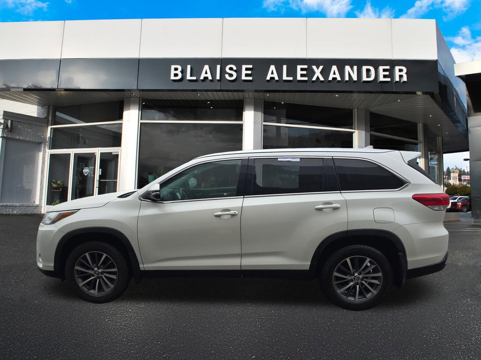 Used 2019 Toyota Highlander XLE image 8