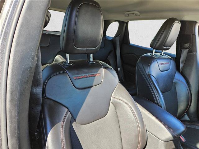 Used 2022 Jeep Cherokee Trailhawk AWD/4WD image 21