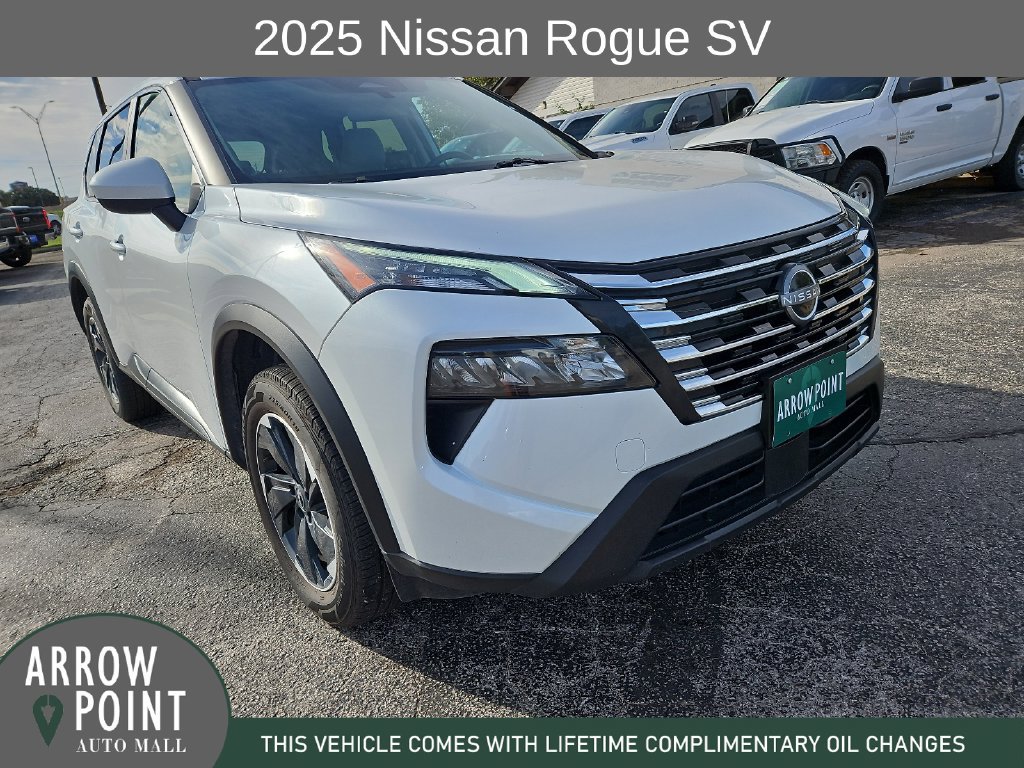 Used 2025 Nissan Rogue SV FWD image 2