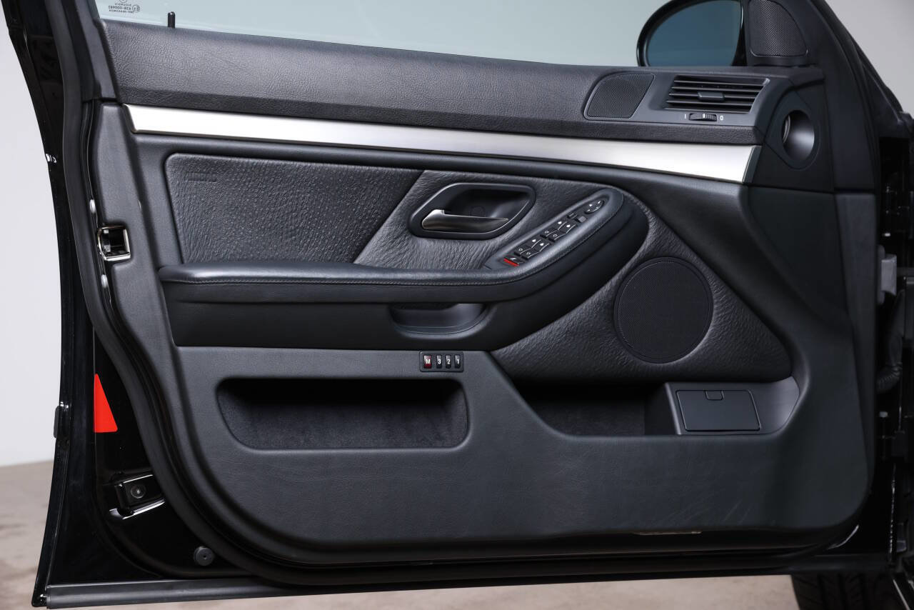 Used 2002 BMW M5 image 93