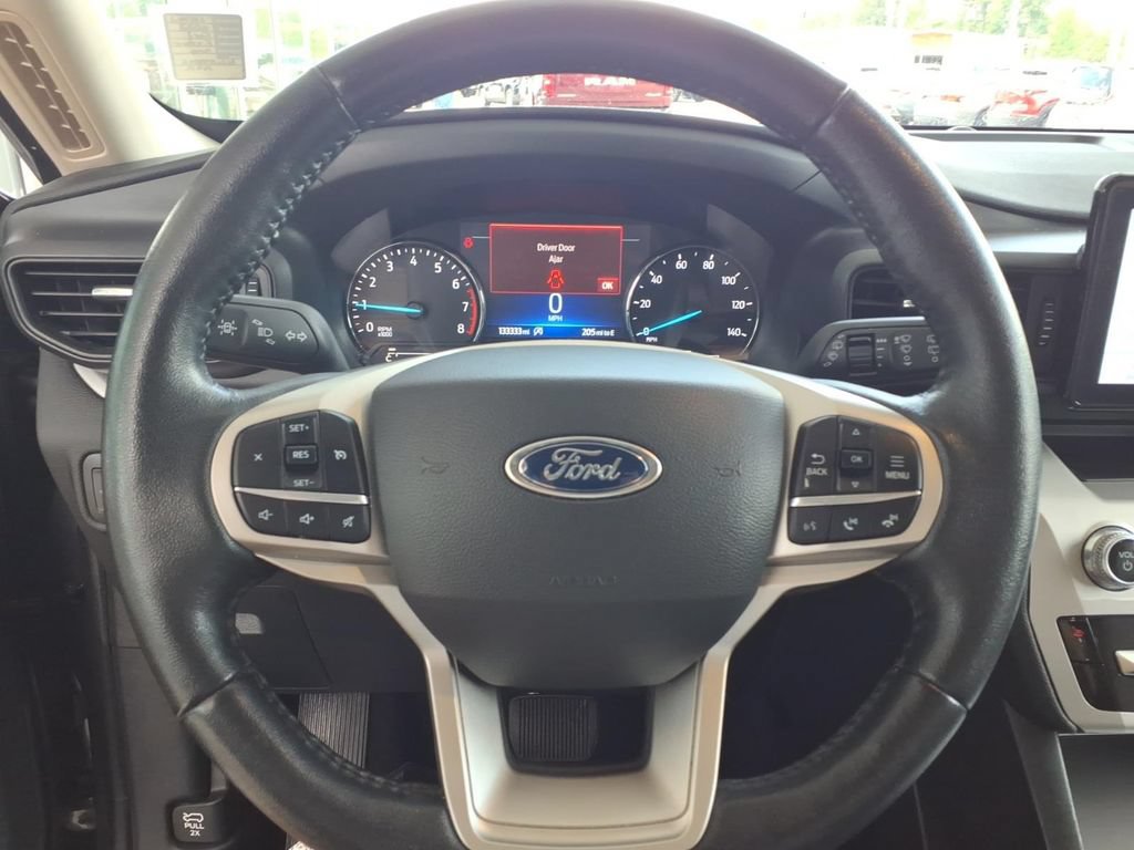 Used 2022 Ford Explorer XLT AWD/4WD image 7