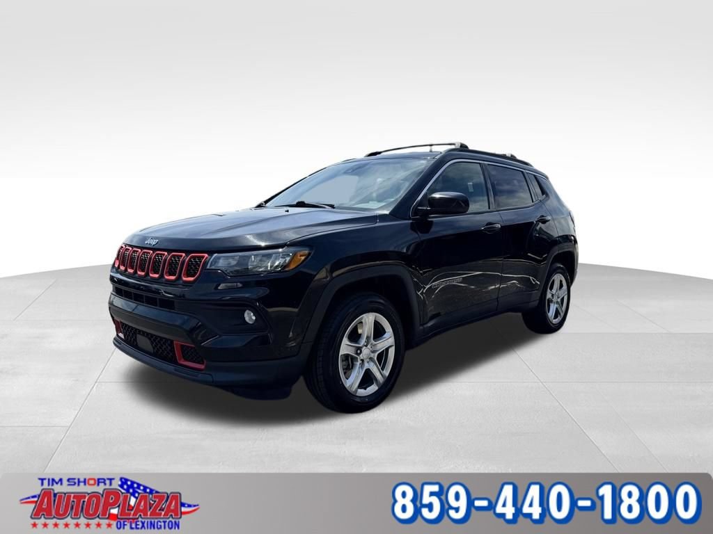 Used 2024 Jeep Compass Latitude AWD/4WD image 1