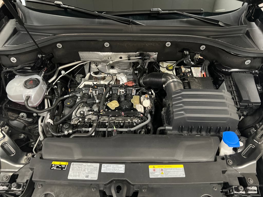 Used 2024 Volkswagen Atlas Cross Sport SE FWD image 24