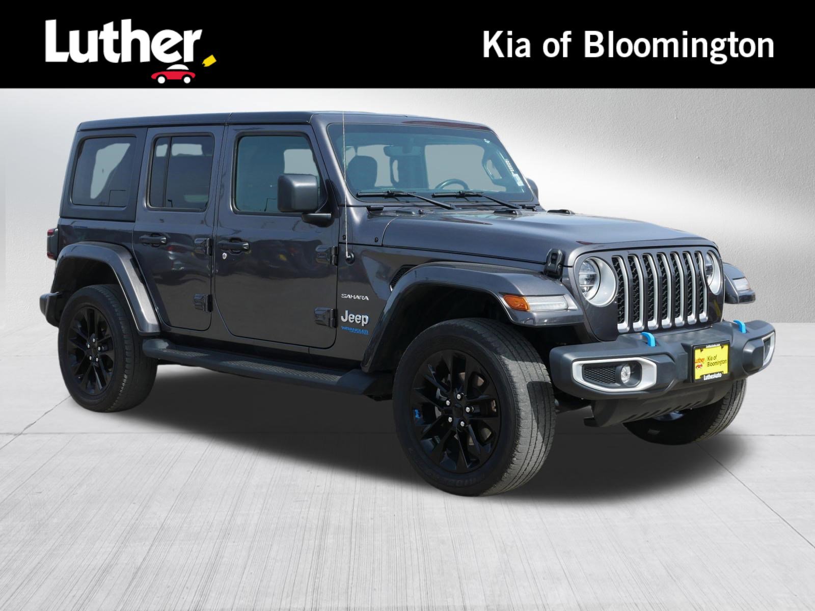 Used 2022 Jeep Wrangler Unlimited Sahara w/ Cold Weather Group AWD/4WD image 1