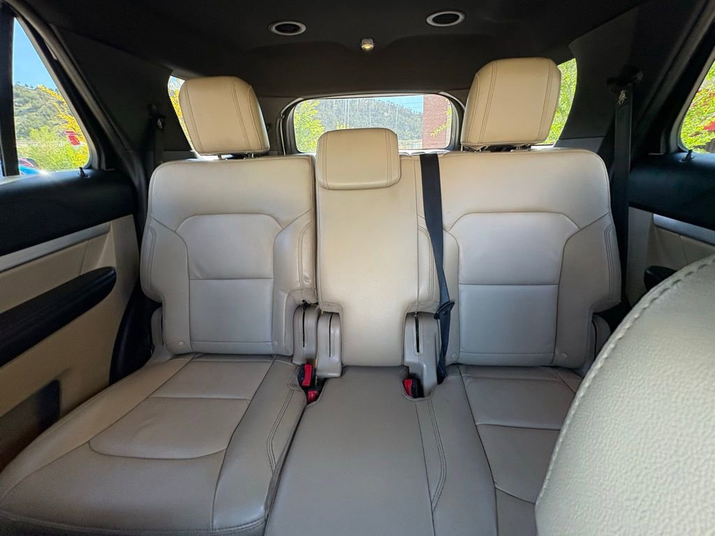 Used 2017 Ford Explorer XLT w/ Equipment Group 202A image 6