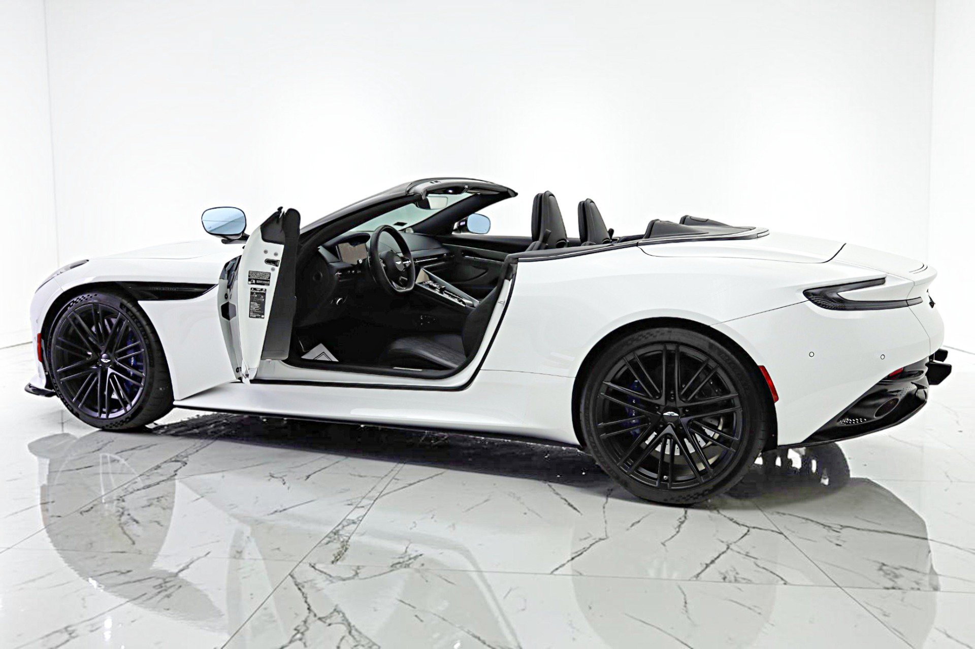 Used 2024 Aston Martin DB12 Convertible RWD image 5
