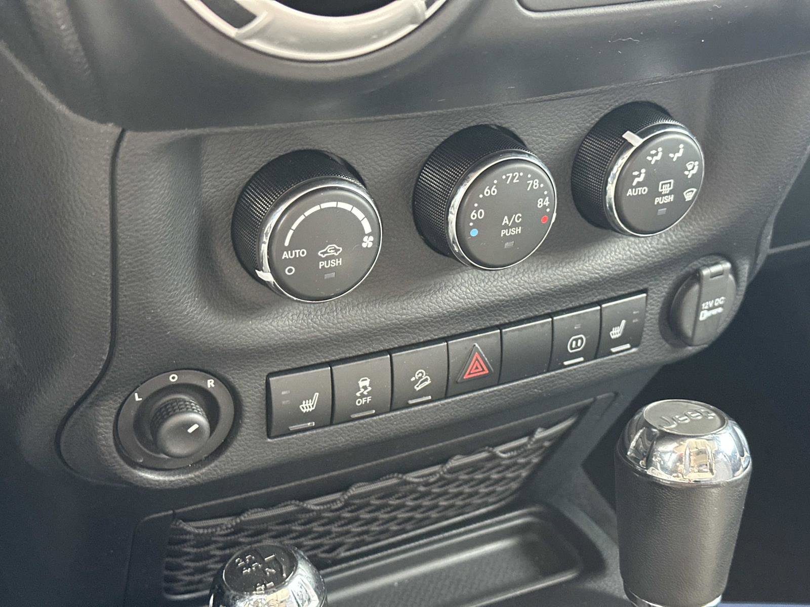 Used 2012 Jeep Wrangler Unlimited Sahara w/ Connectivity Group AWD/4WD image 27