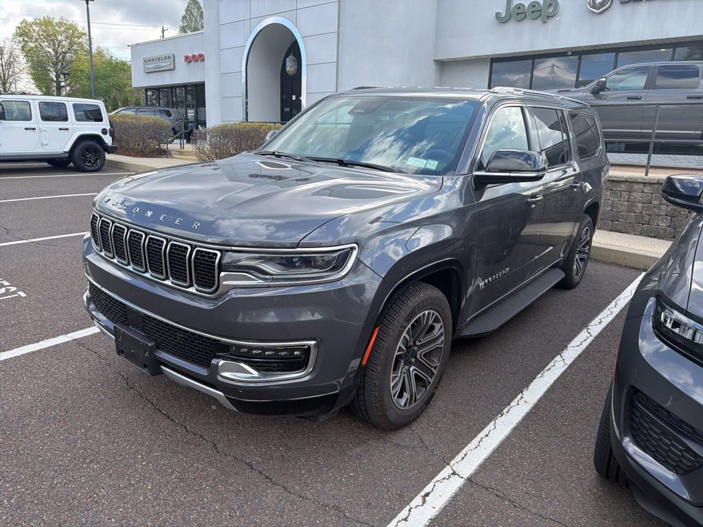 Used 2024 Jeep Wagoneer L Series II w/ Flexible Seating Group image 4
