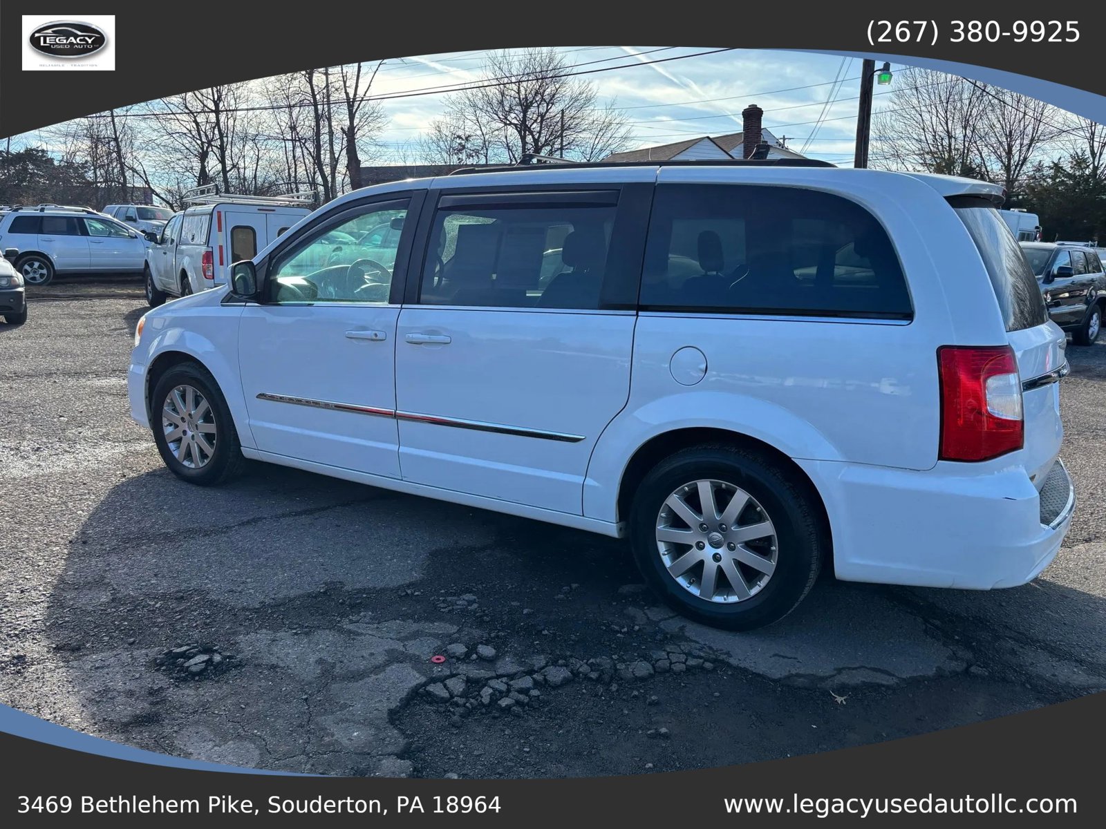 Used 2016 Chrysler Town & Country Touring FWD image 5