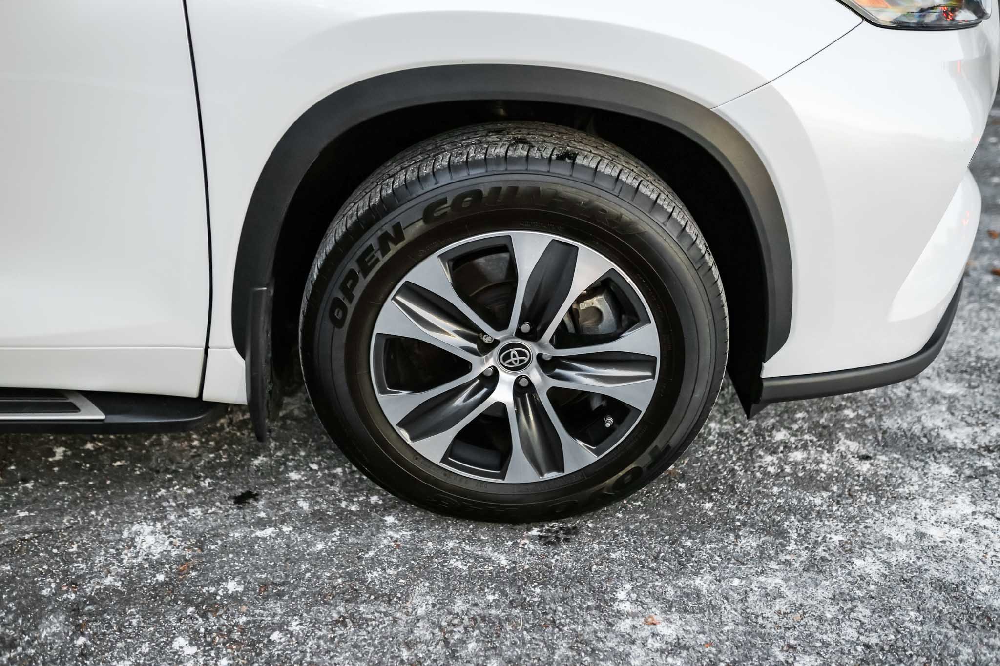 Certified 2023 Toyota Highlander XLE image 8