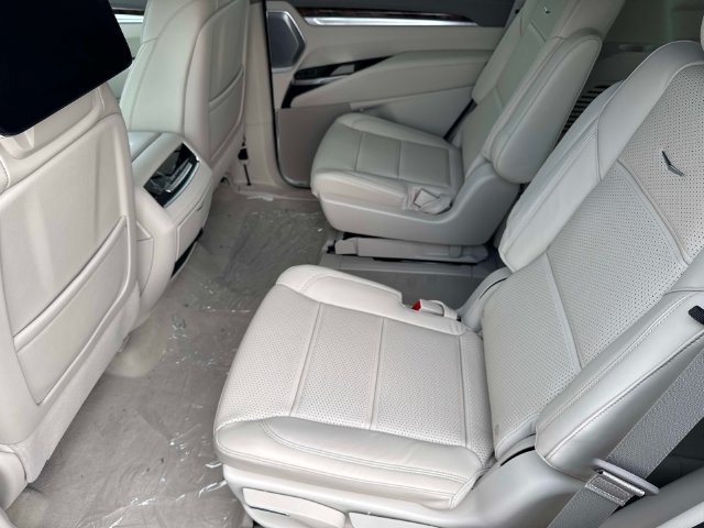 New 2026 Cadillac Escalade Platinum Sport w/ LPO, ONYX Package AWD/4WD image 14