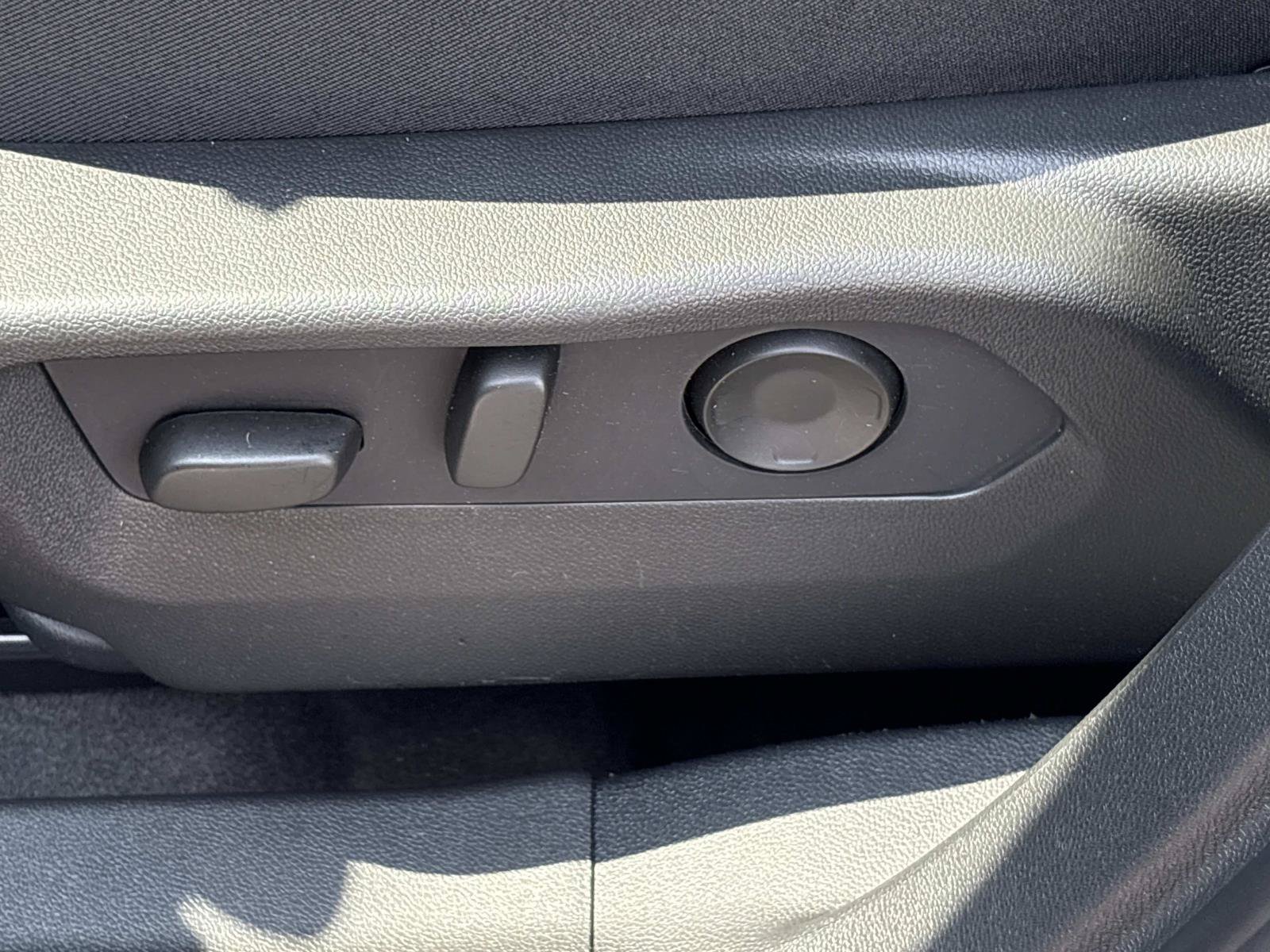 Used 2025 Buick Envision Preferred AWD/4WD image 16