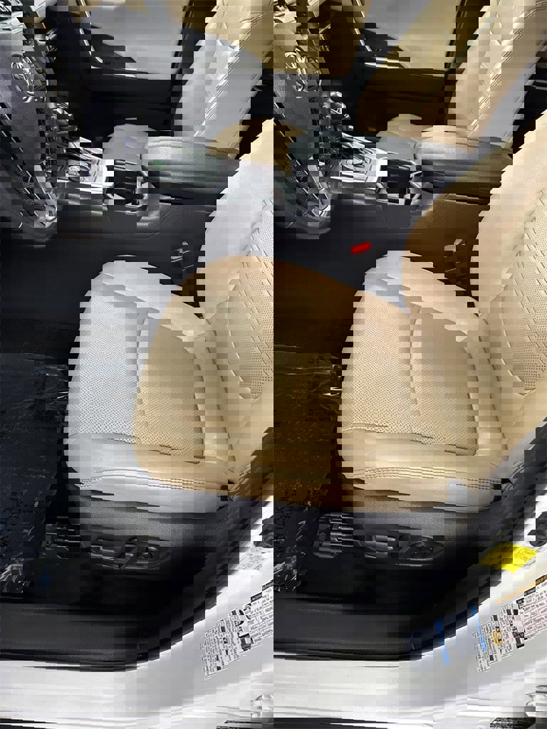 Used 2019 Toyota RAV4 Limited image 14