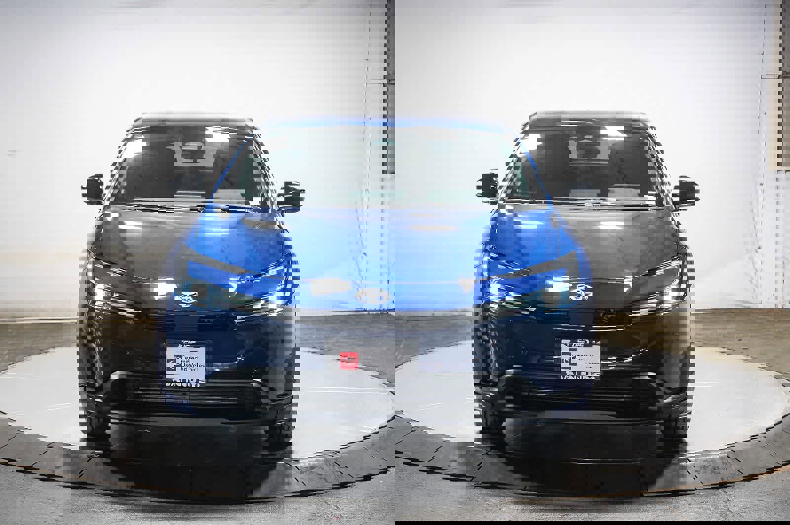 Used 2023 Toyota Prius LE image 3