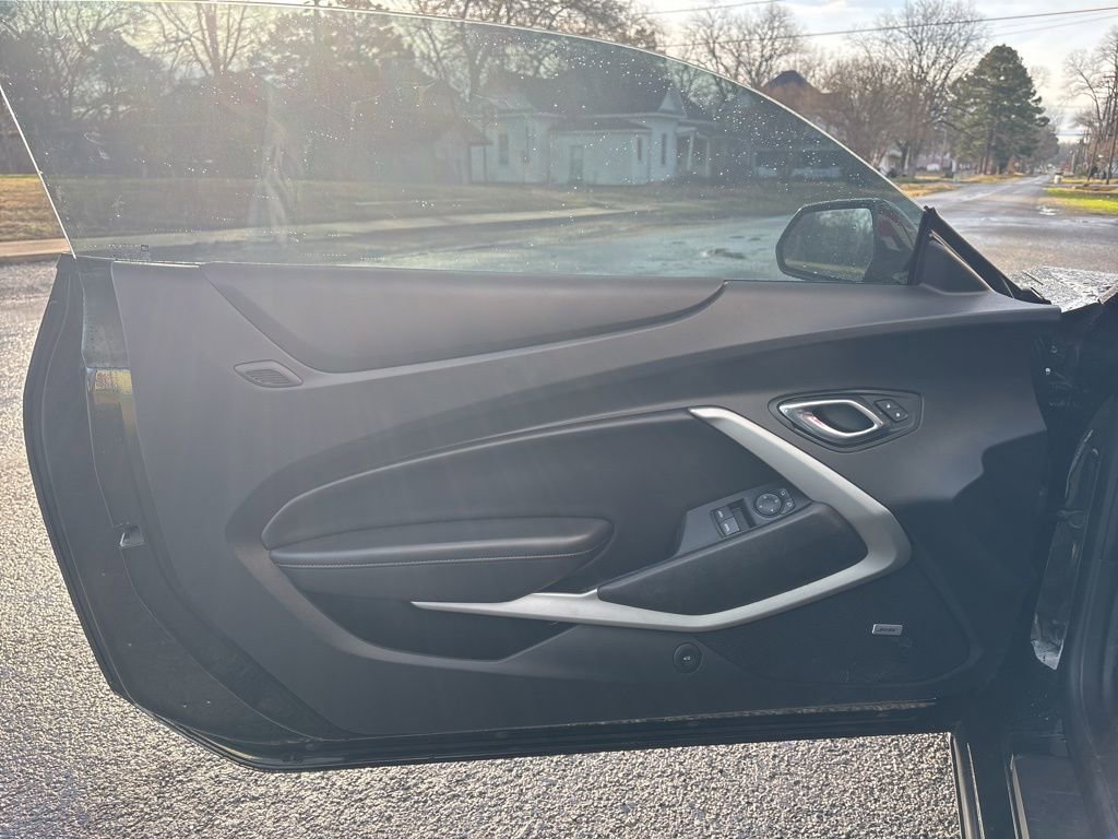 Used 2017 Chevrolet Camaro LT image 10
