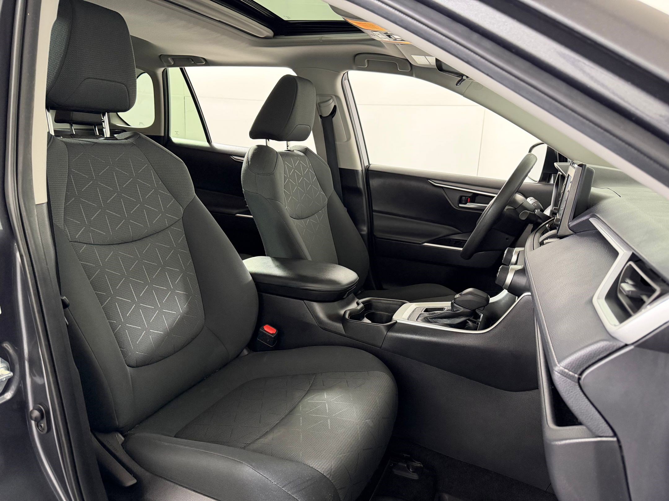 Used 2021 Toyota RAV4 XLE w/ Convenience Package AWD/4WD image 26