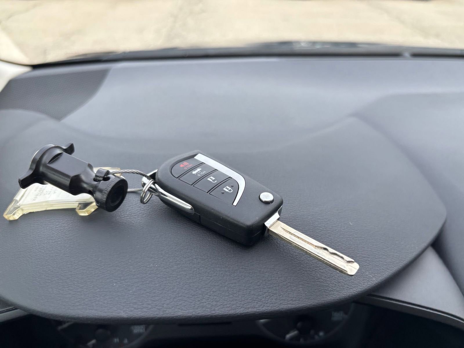 Used 2025 Toyota Corolla LE image 21