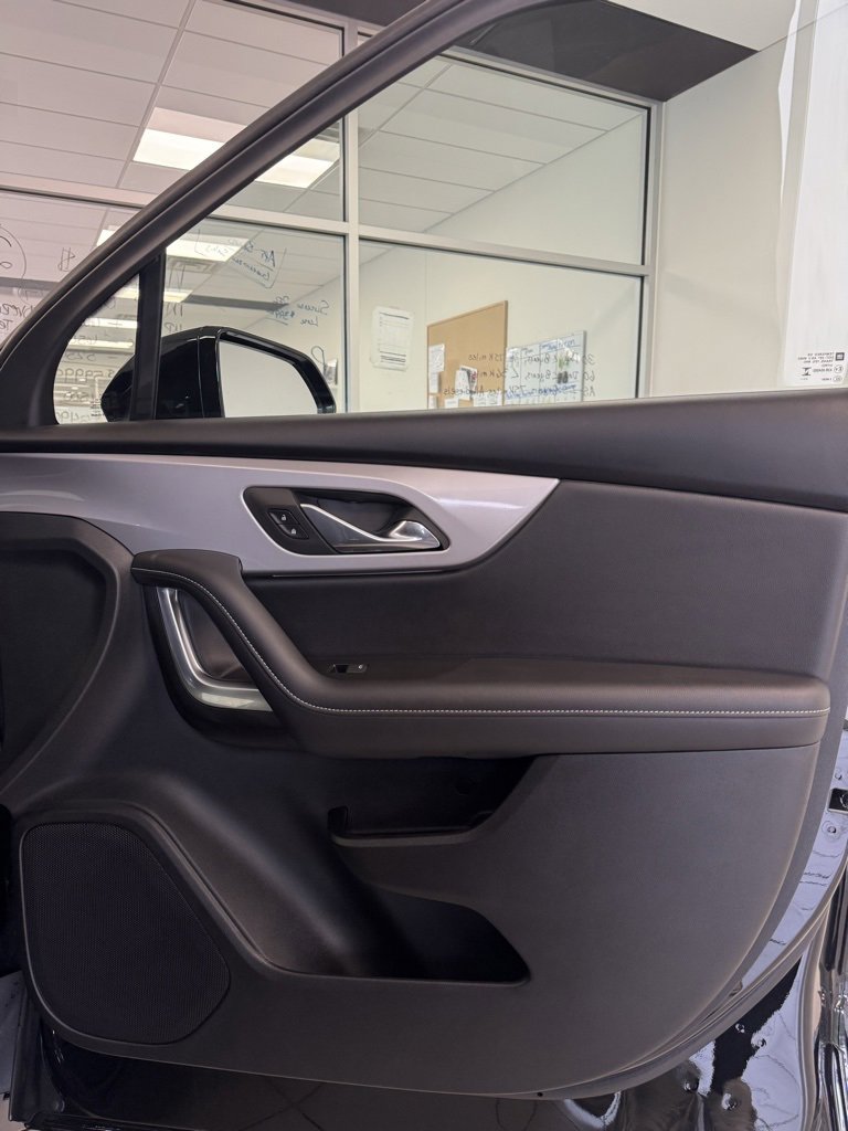 Certified 2025 Chevrolet Blazer LT w/ Midnight/Sport Edition image 24