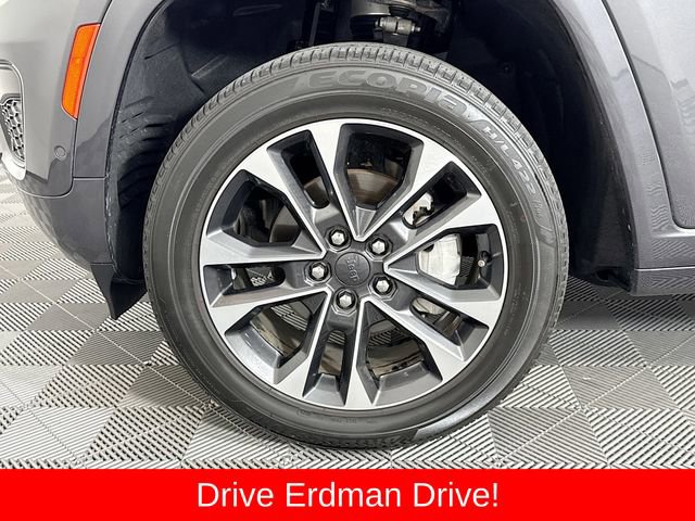 Used 2023 Jeep Grand Cherokee Overland w/ Adv Protech Group III AWD/4WD image 4