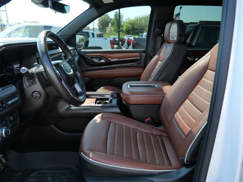 Used 2023 GMC Yukon Denali Ultimate w/ LPO, Floor Liner Package AWD/4WD image 11