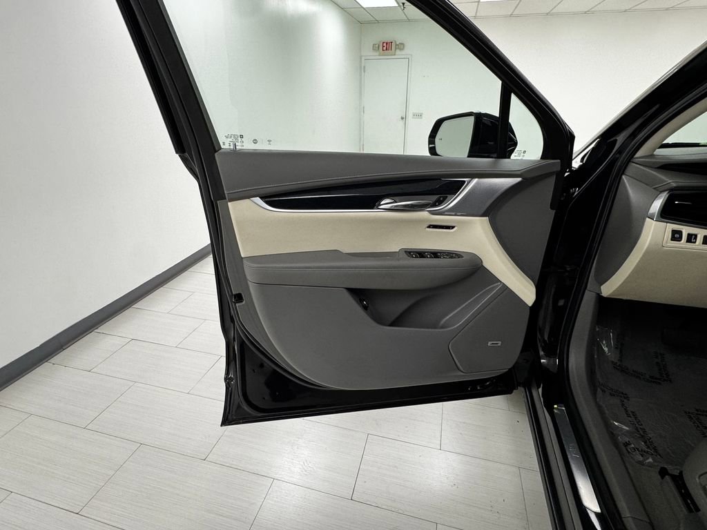 Used 2024 Cadillac XT6 Premium Luxury image 9