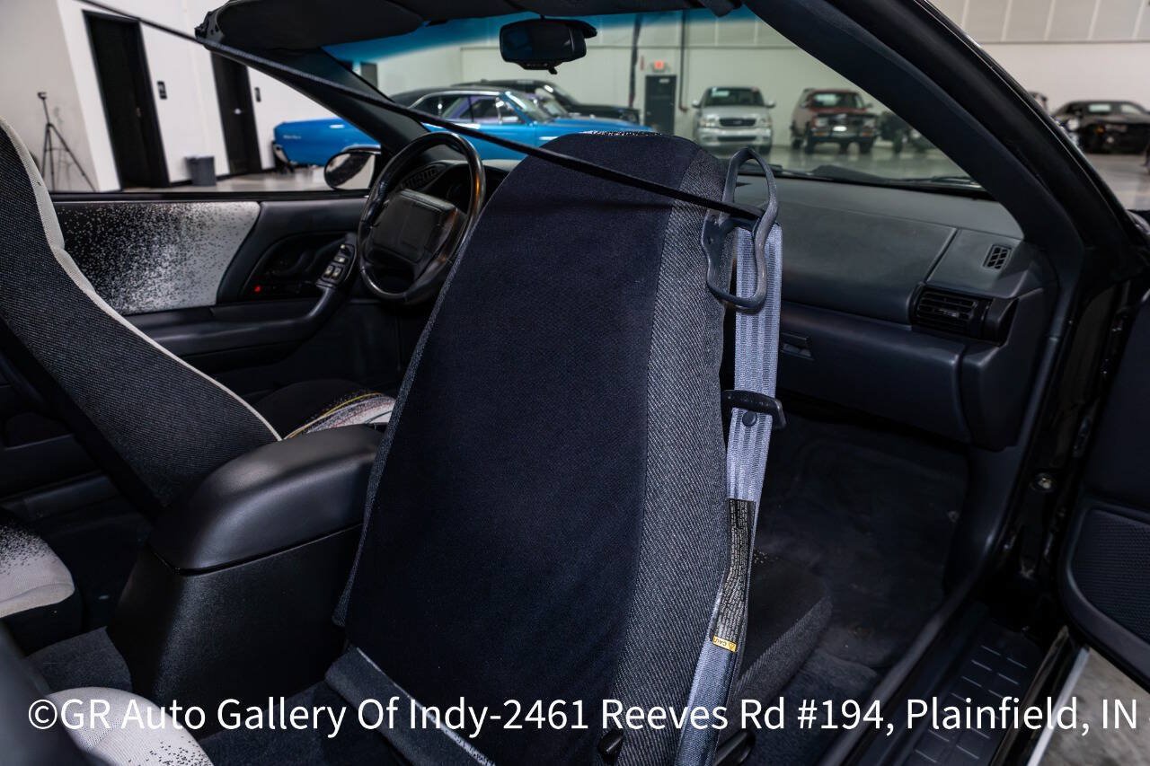 Used 1993 Chevrolet Camaro Z28 RWD image 35