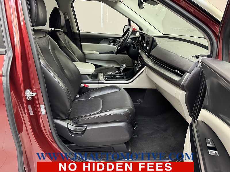 Used 2024 Kia Carnival LX image 21