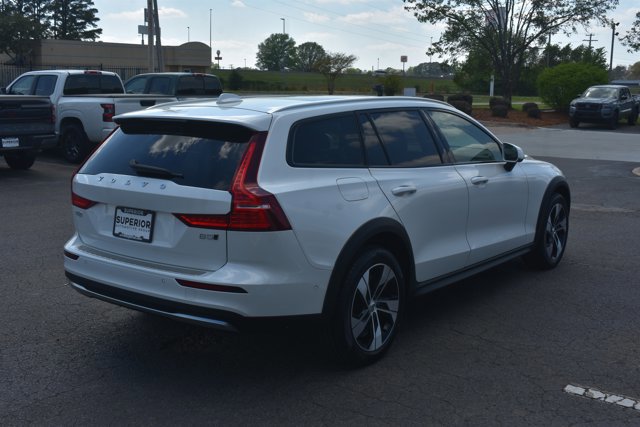Used 2023 Volvo V60 B5 Cross Country Plus w/ Climate Package image 5