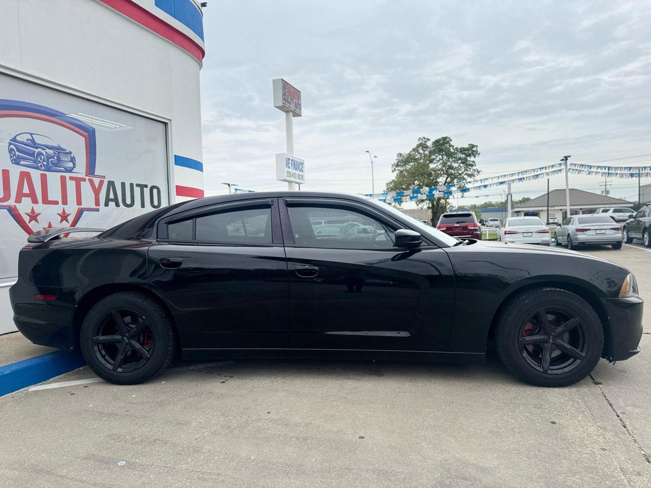 Used 2013 Dodge Charger SE image 16