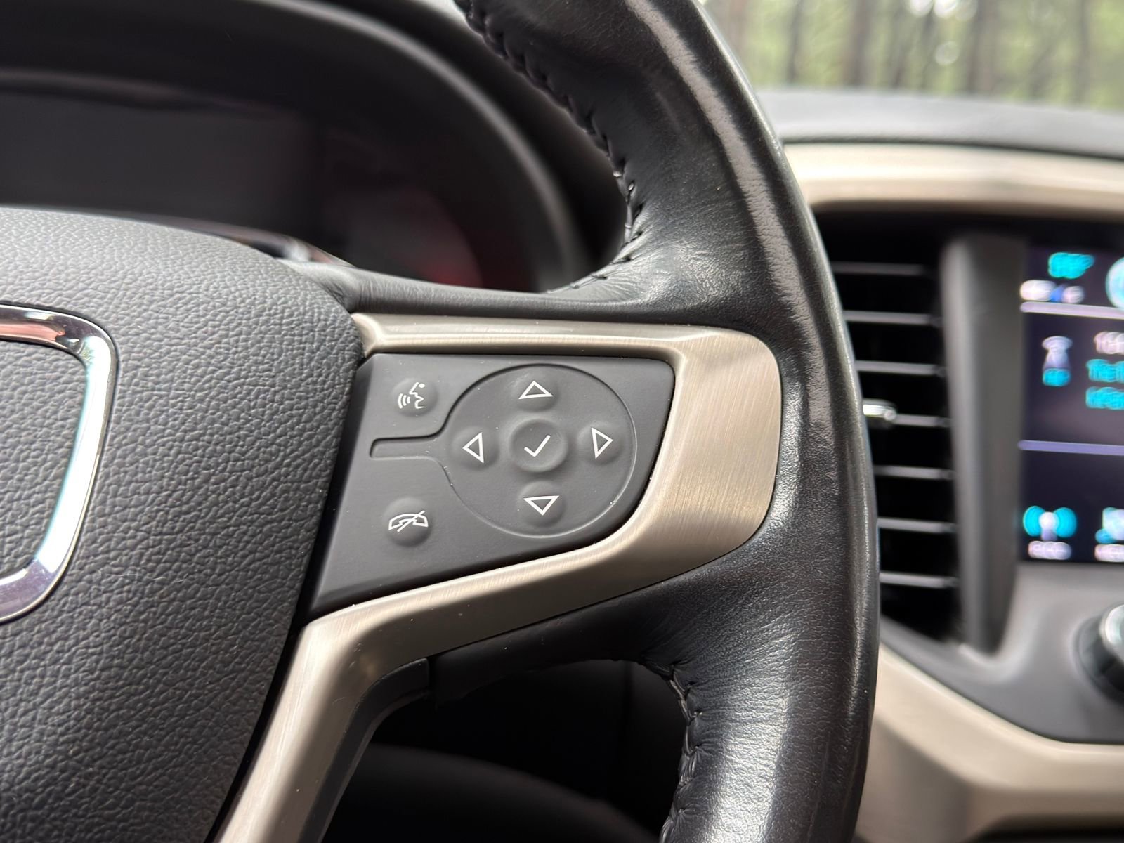 Used 2019 GMC Acadia Denali w/ Technology Package FWD image 24