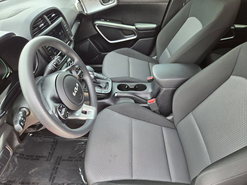 Certified 2023 Kia Soul LX FWD image 18