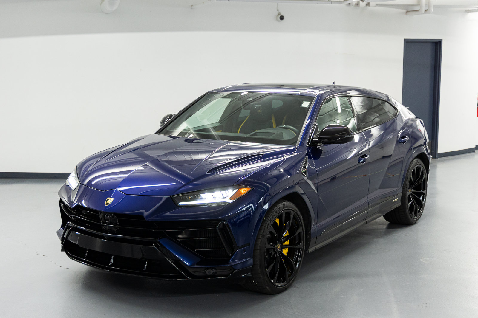 Used 2024 Lamborghini Urus S AWD/4WD image 3