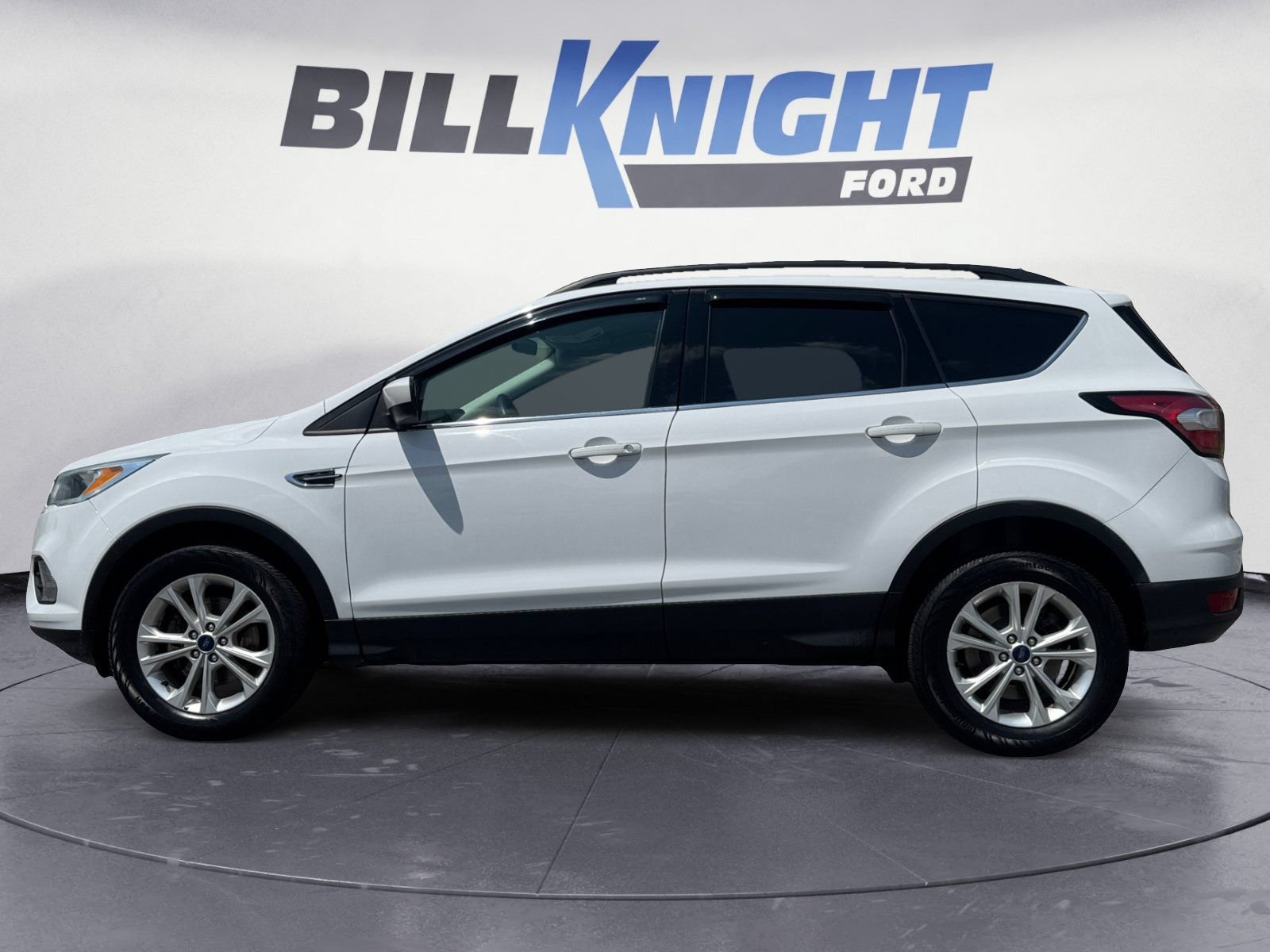 Used 2018 Ford Escape SE FWD image 2