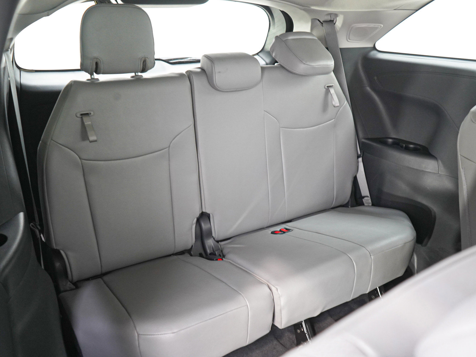 Used 2025 Toyota Sienna XLE w/ XLE Plus Package AWD/4WD image 16