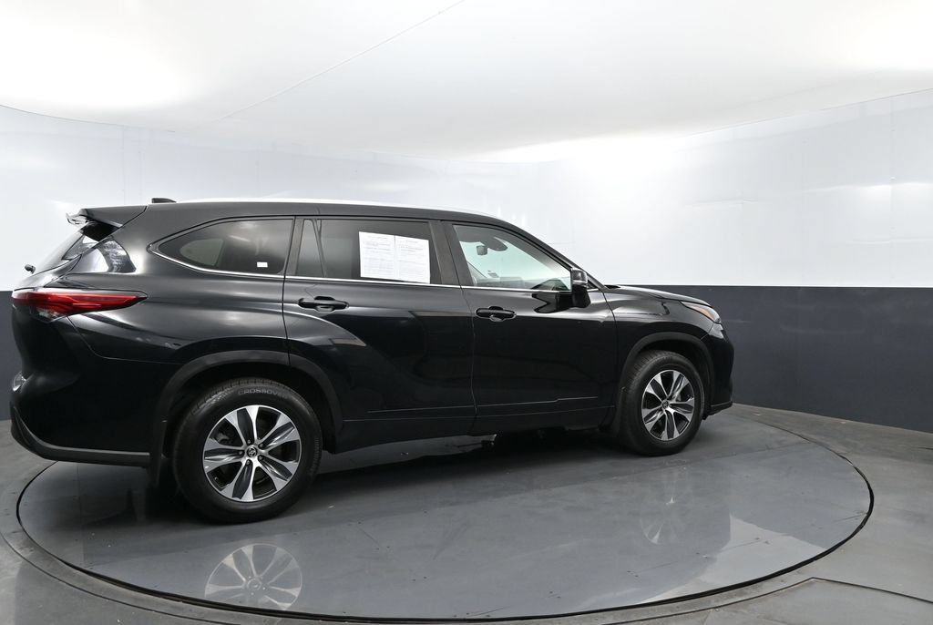 Used 2023 Toyota Highlander XLE AWD/4WD image 24