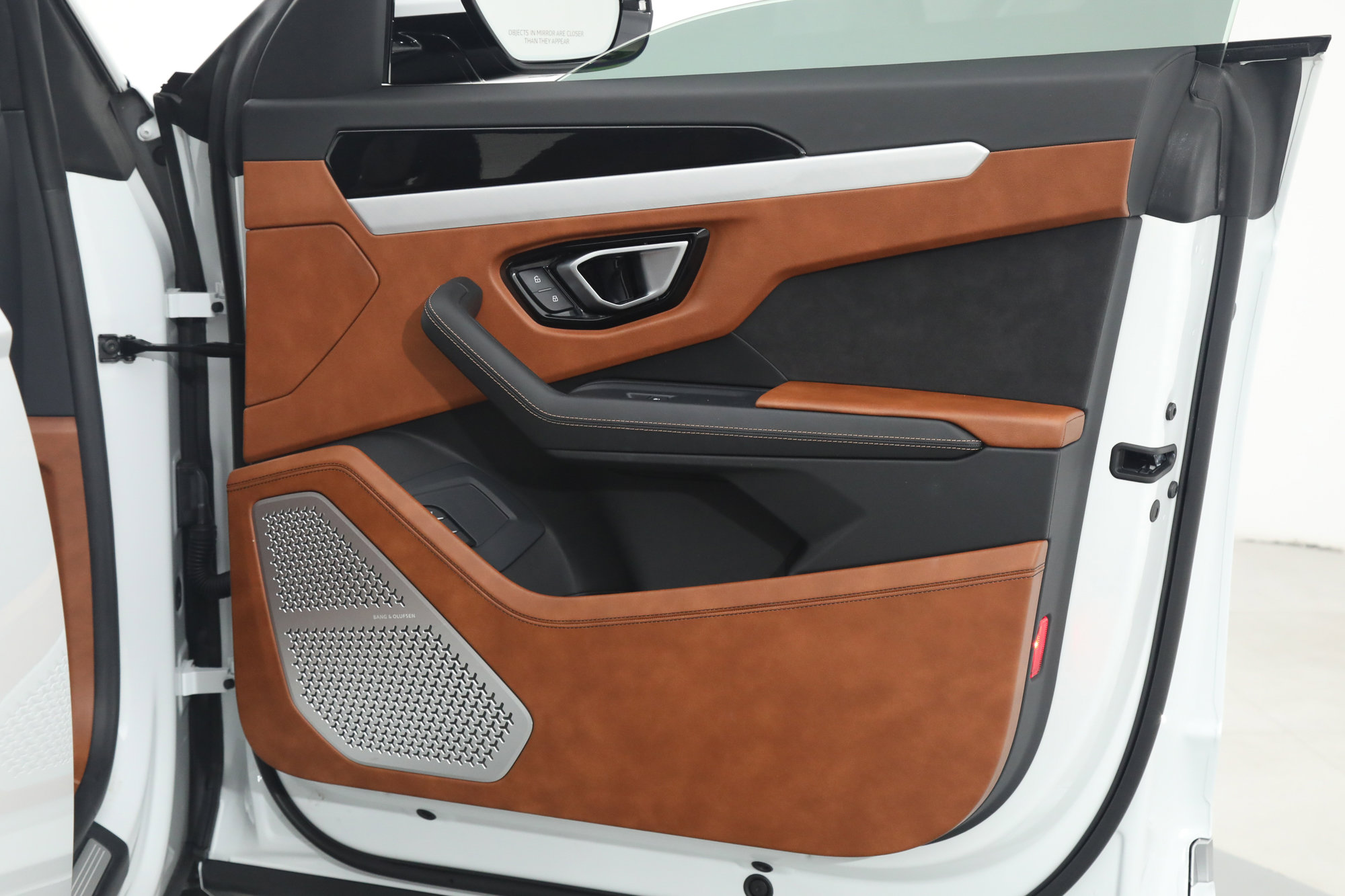 Used 2020 Lamborghini Urus AWD/4WD image 9