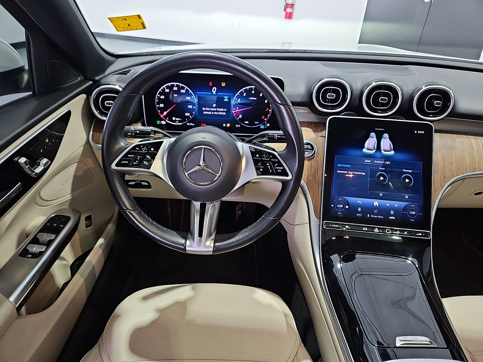 Used 2025 Mercedes-Benz C 300 4MATIC Sedan image 8
