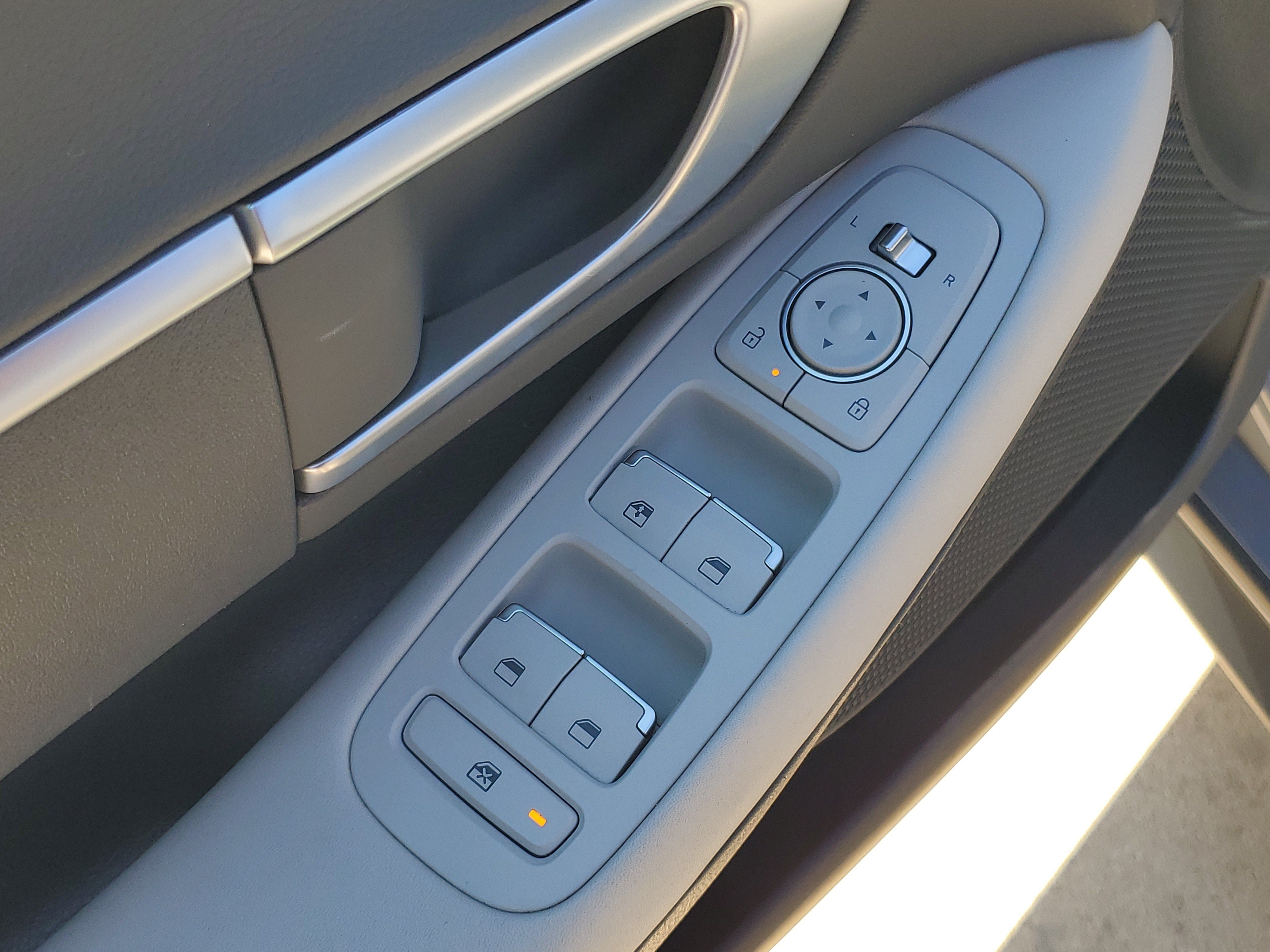 Used 2025 Hyundai Sonata SE FWD image 13
