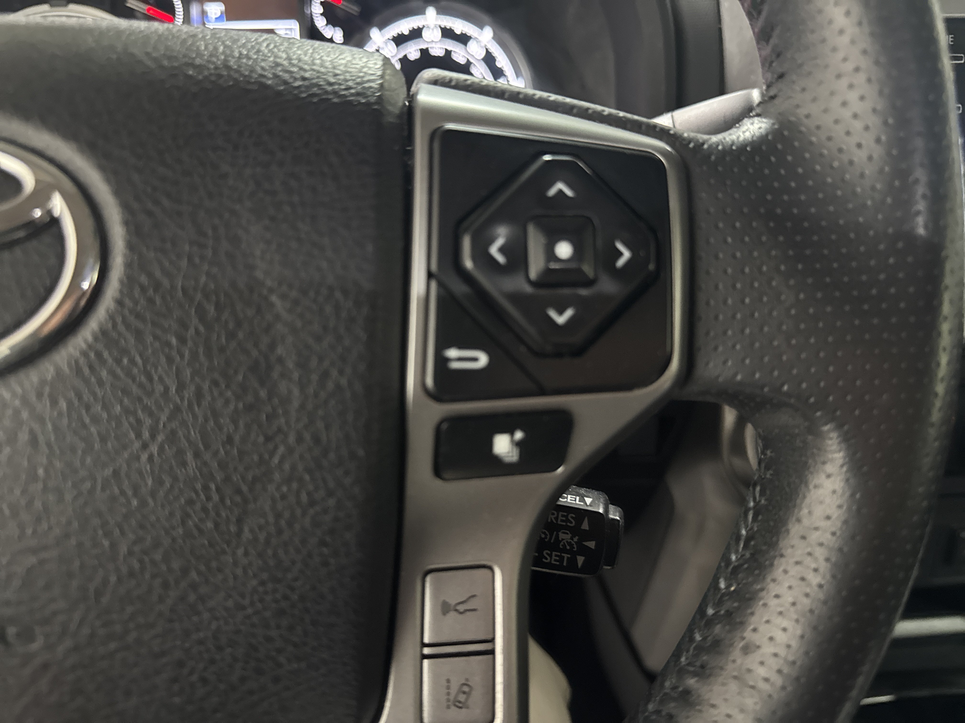 Used 2022 Toyota 4Runner TRD Sport w/ Technology Package AWD/4WD image 16