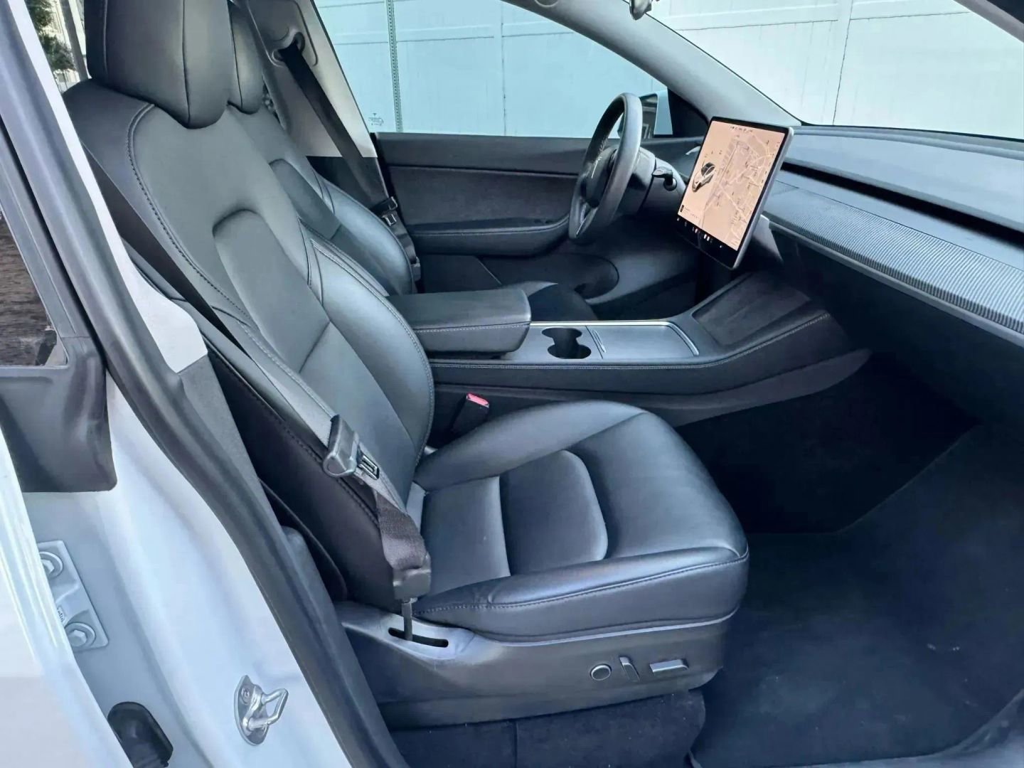 Used 2021 Tesla Model Y Long Range image 10