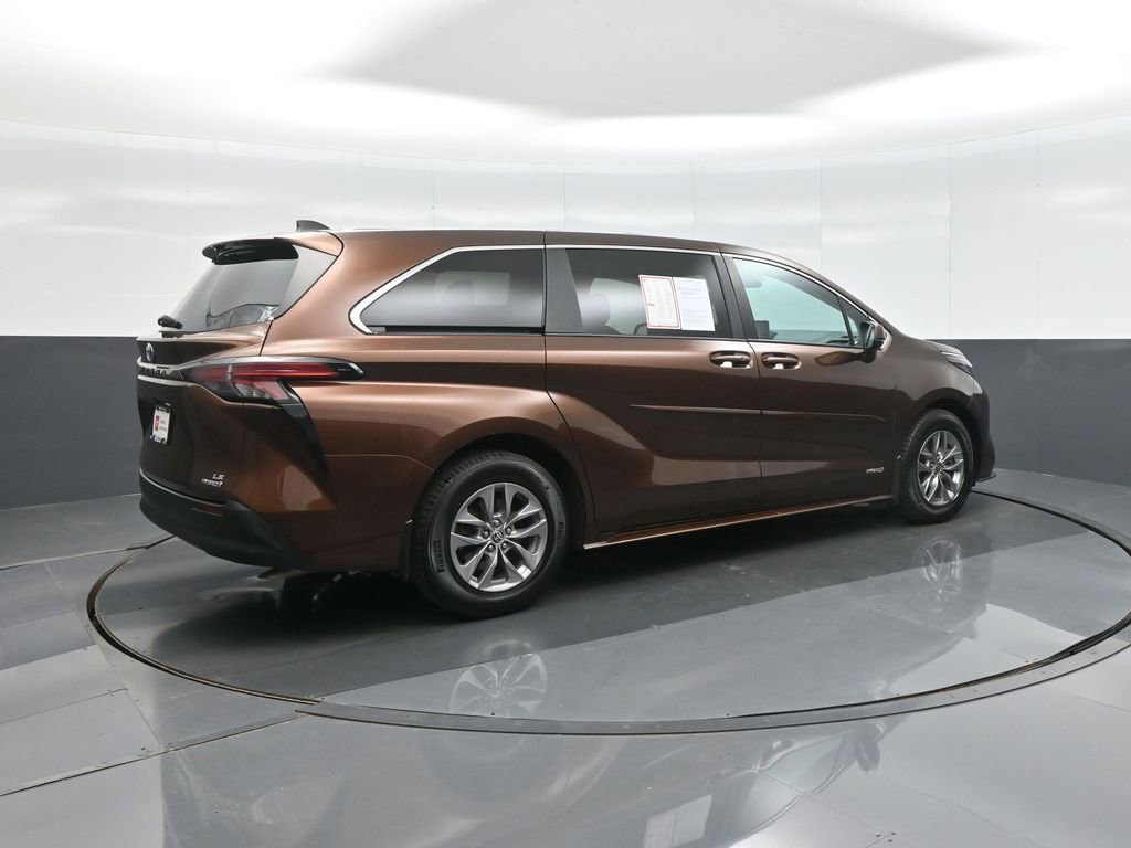 Certified 2021 Toyota Sienna LE FWD image 7