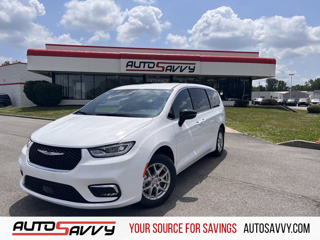 Used 2025 Chrysler Pacifica Select image 1