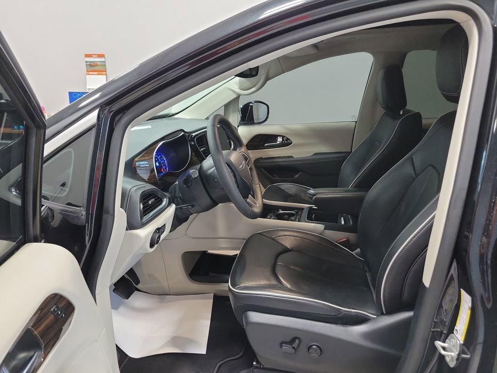 Used 2023 Chrysler Pacifica Limited image 63