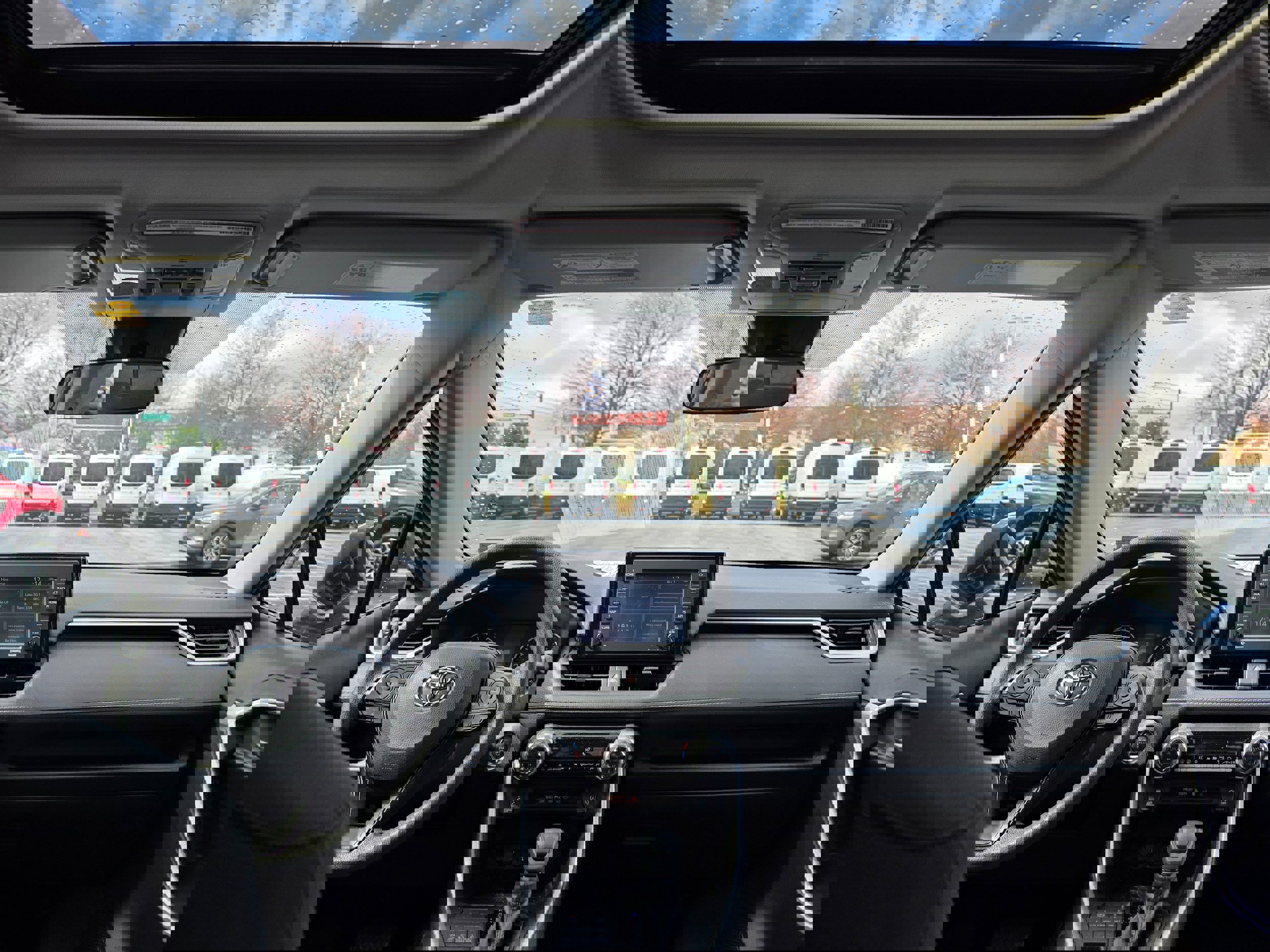 Used 2020 Toyota RAV4 XLE w/ Convenience Package image 9